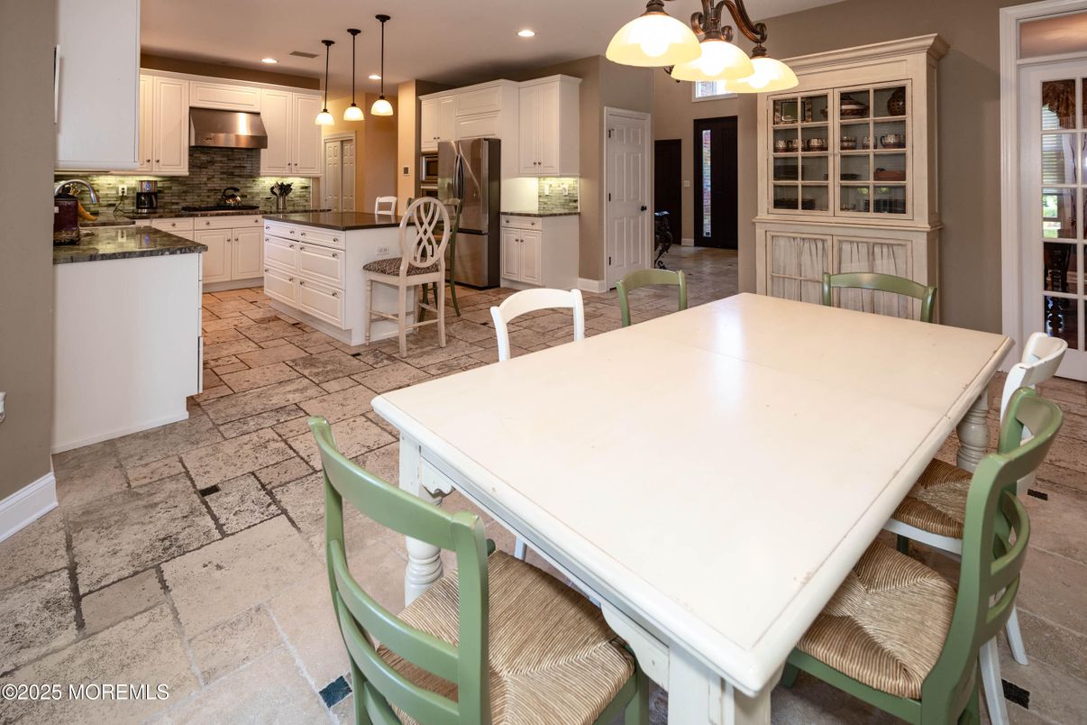 Dining room, Interior, Kitchen, Pendant Lights, Recessed Lighting, Stainless Steel Appliances