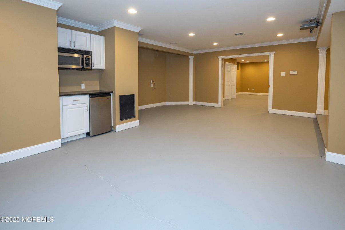 Empty room, Interior, Kitchen, Recessed Lighting