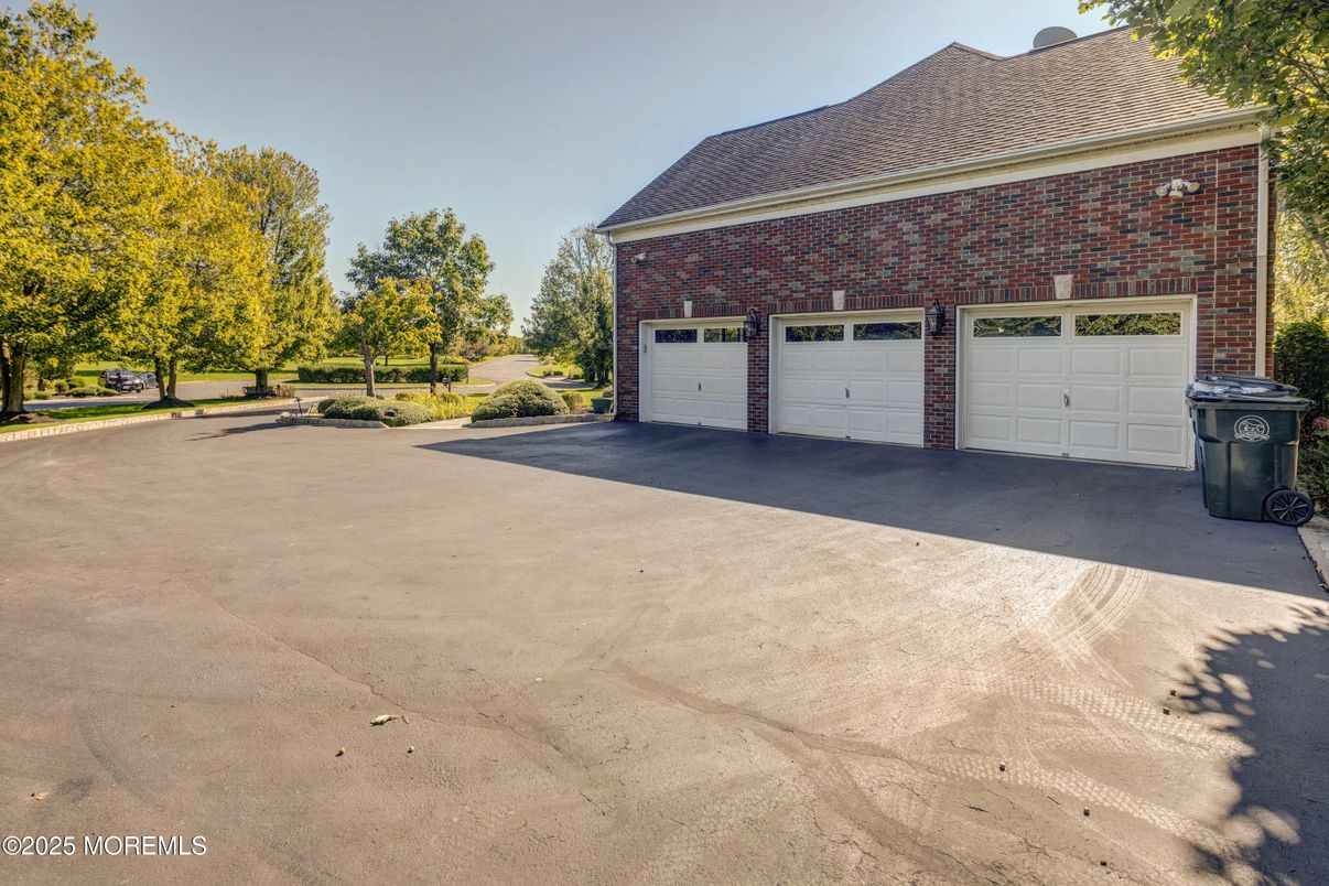 Detached Garage, Exterior