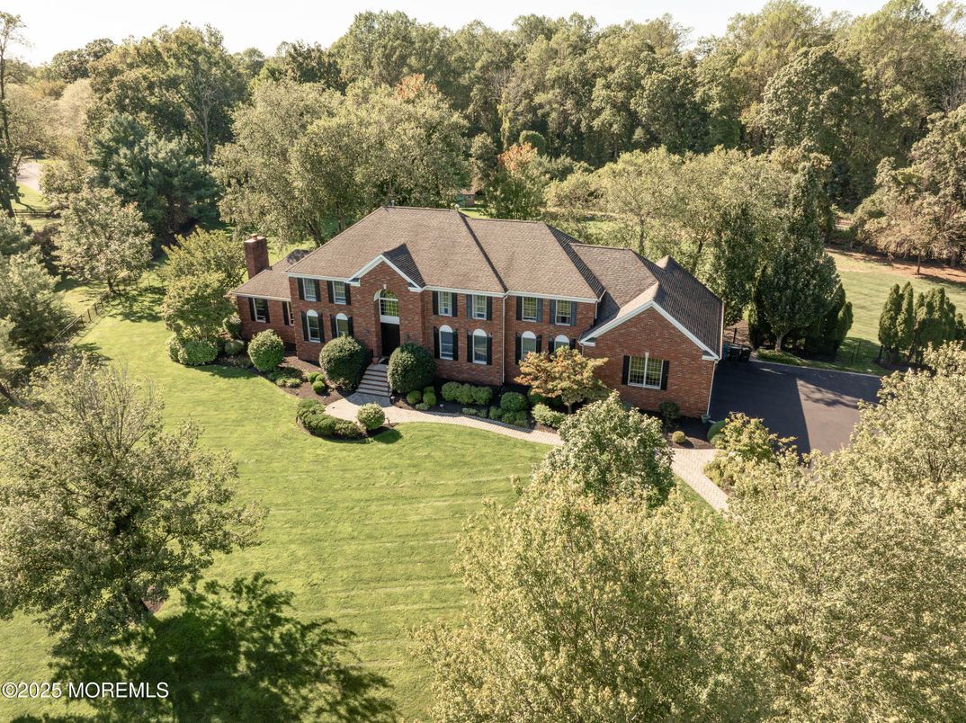 Exterior, Facade, Brick Facade, Log Home