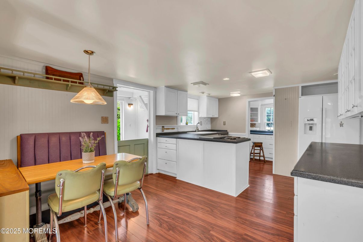 Dining room, Interior, Kitchen, Pendant Lights, Recessed Lighting, Wood Texture Flooring