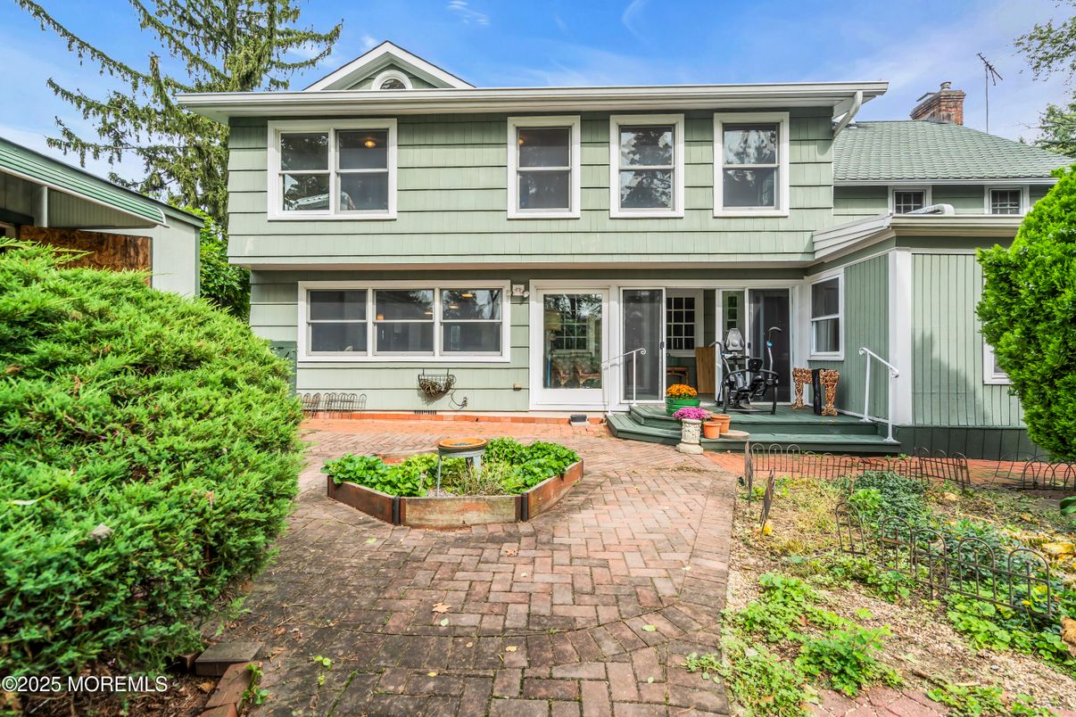 Exterior, Facade, American Foursquare