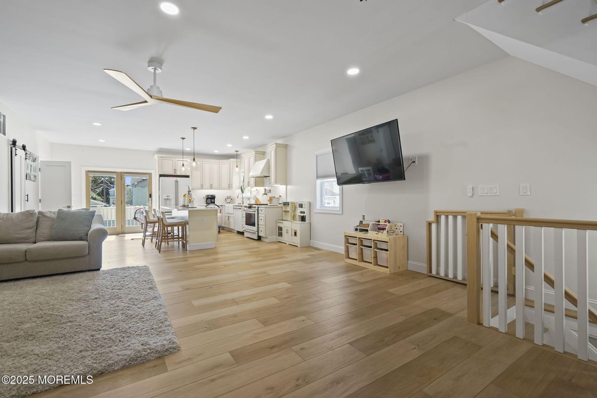 Dining room, Interior, Kitchen, Pendant Lights, Recessed Lighting, Wood Texture Flooring