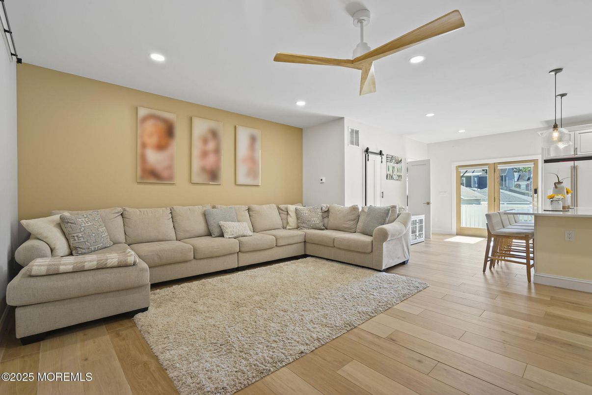 Interior, Living room, Pendant Lights, Recessed Lighting, Wood Texture Flooring