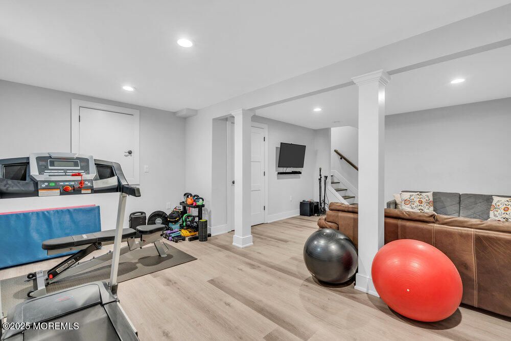 Fitness Equipment, Interior, Recessed Lighting, Wood Texture Flooring