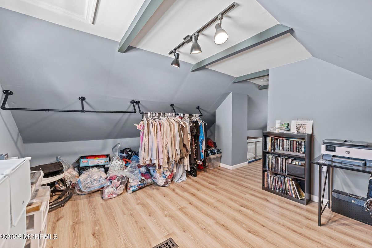 Interior, Walk-in Closets, Wood Texture Flooring