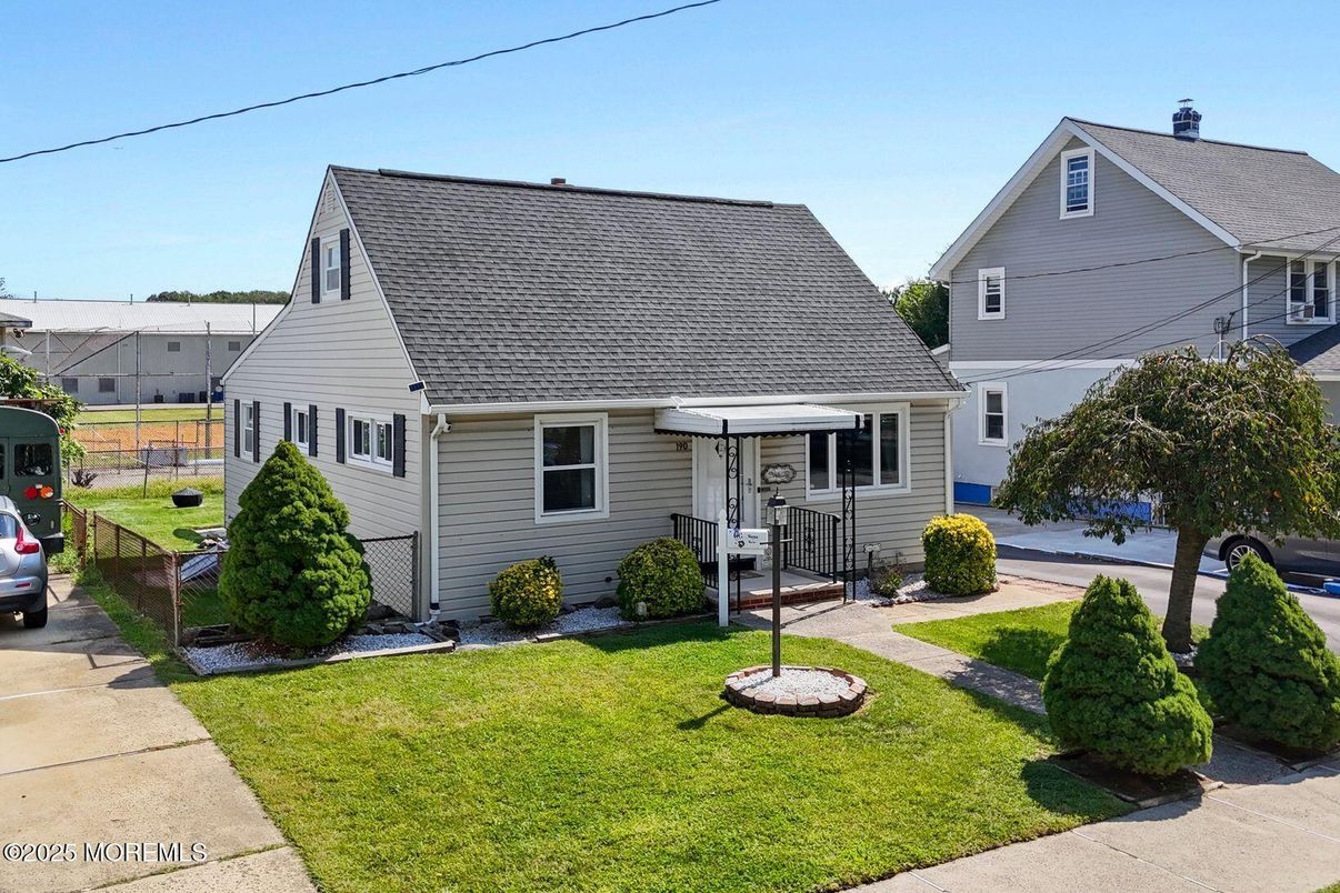 Exterior, Facade, Cape Cod