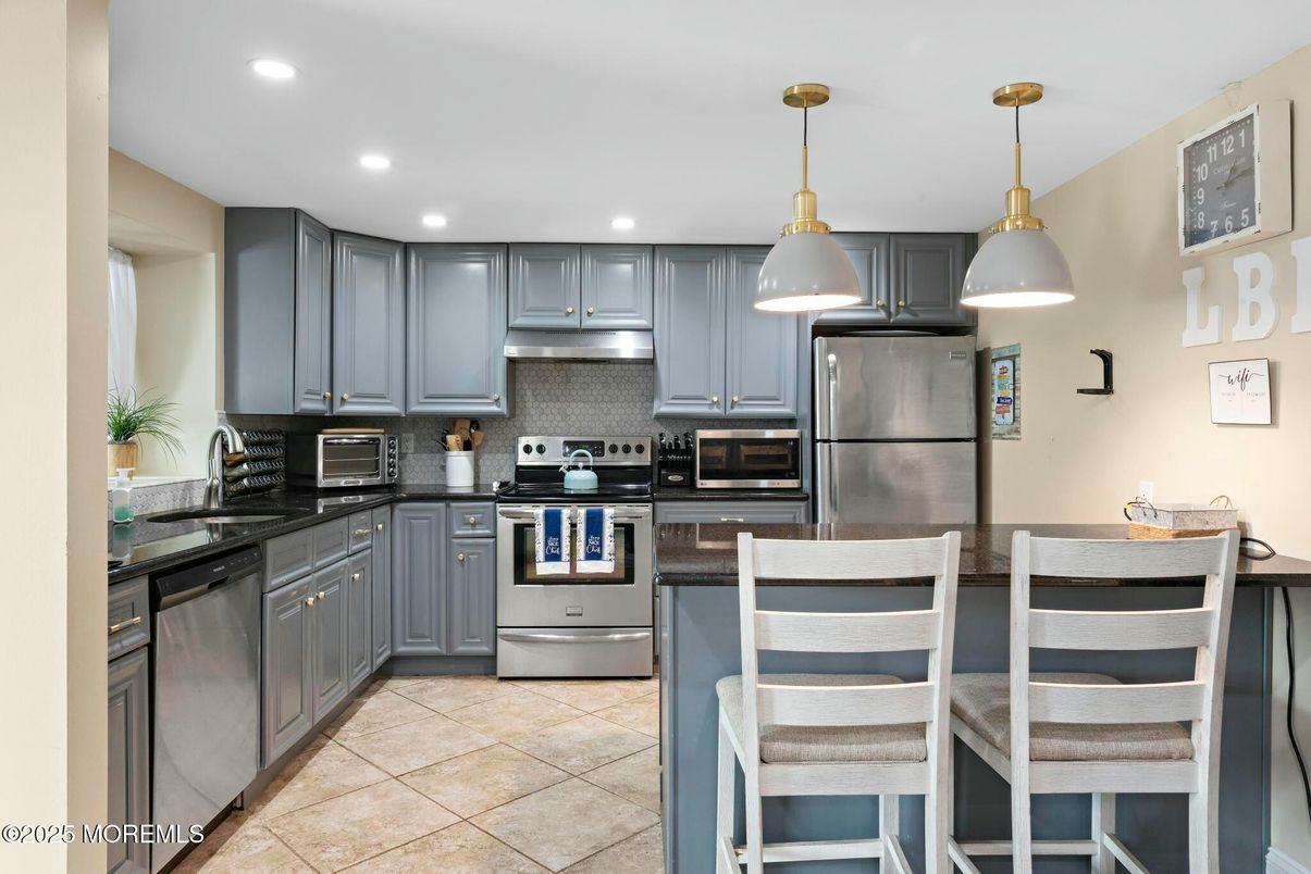 Interior, Kitchen, Pendant Lights, Recessed Lighting, Stainless Steel Appliances