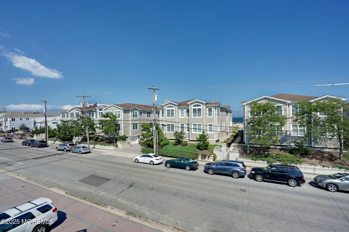 Exterior, Facade, Condo Building