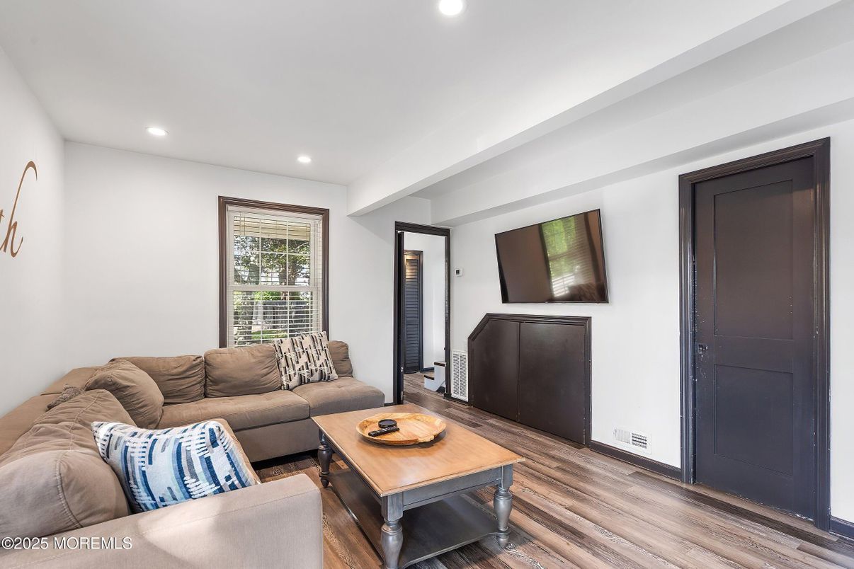Interior, Living room, Recessed Lighting, Wood Texture Flooring