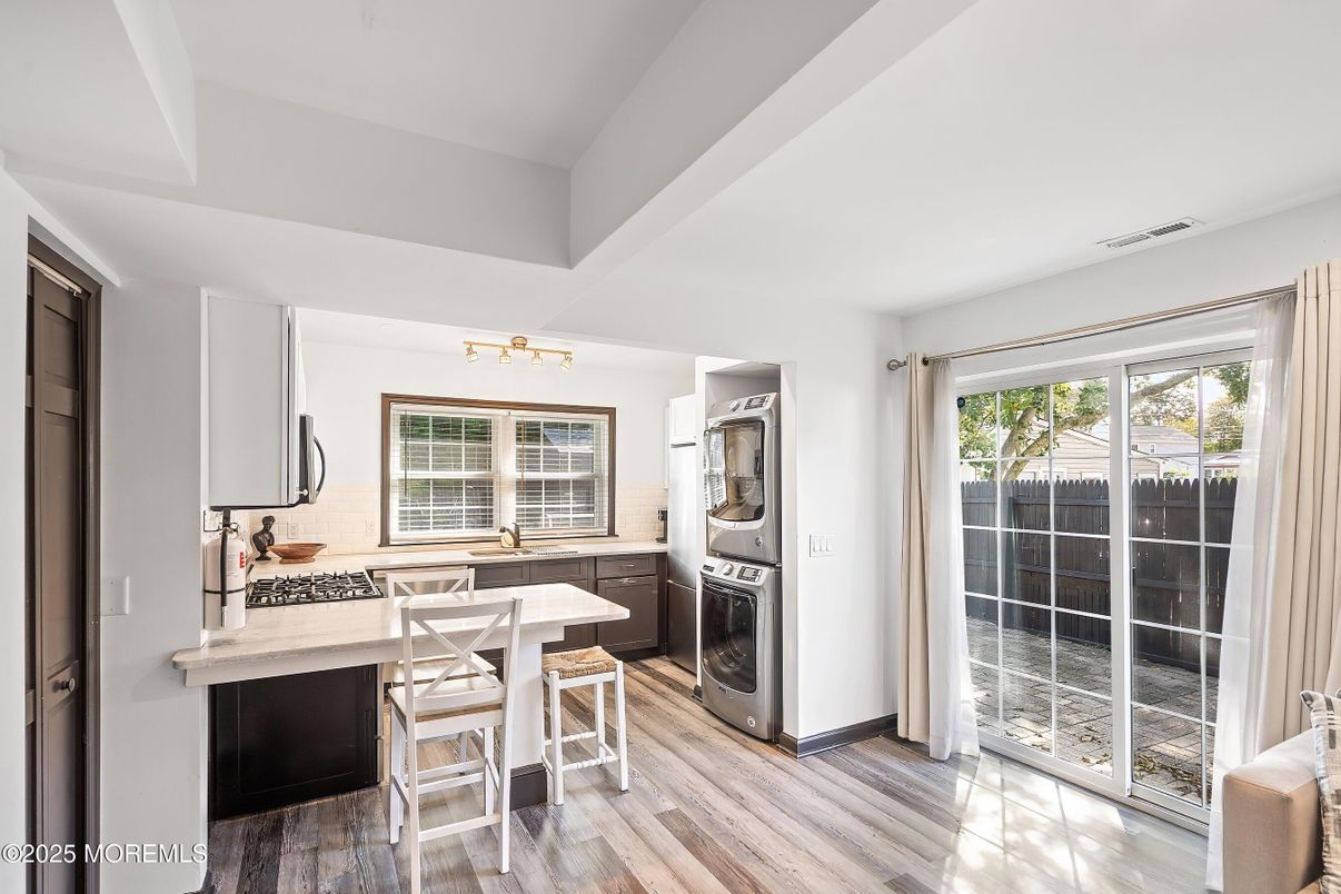 Interior, Kitchen, Washer, Wood Texture Flooring