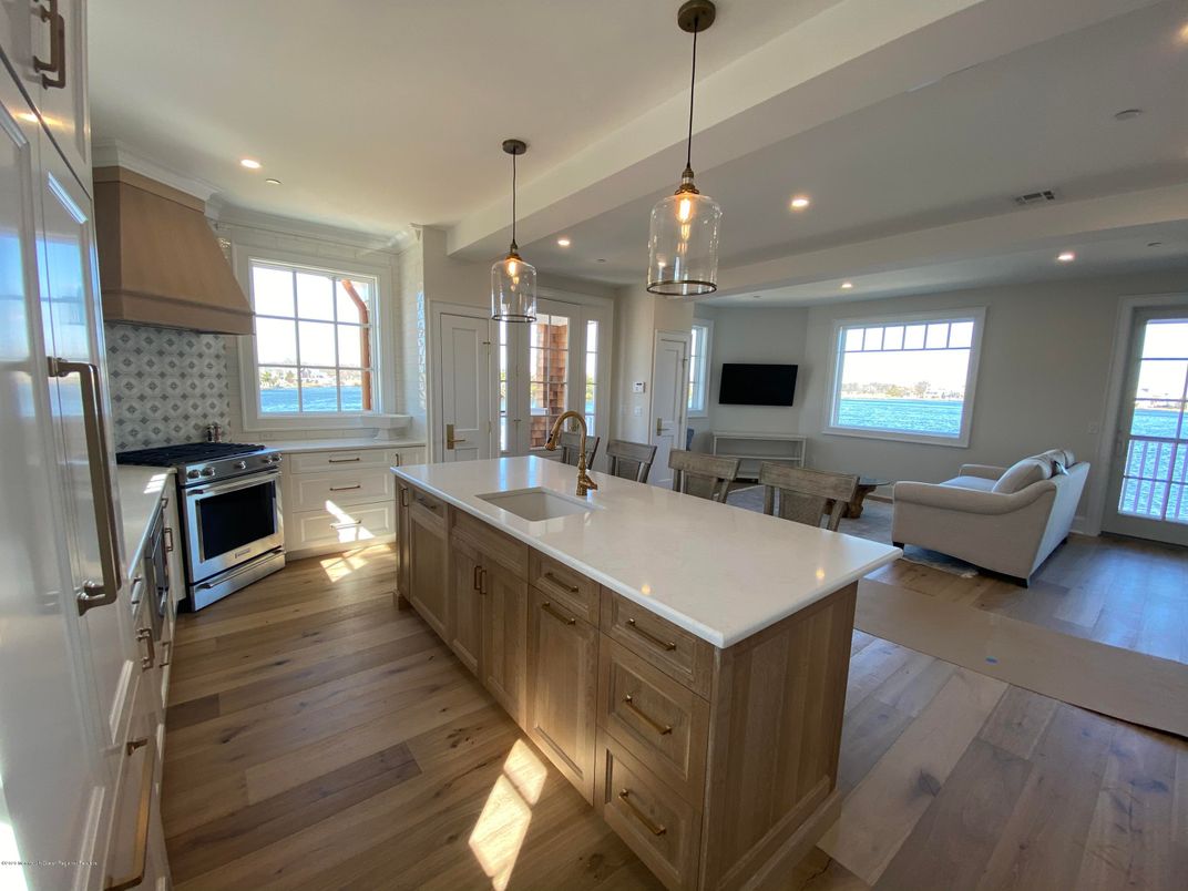 Interior, Kitchen, Living room, Pendant Lights, Recessed Lighting, Stainless Steel Appliances, Wood Texture Flooring