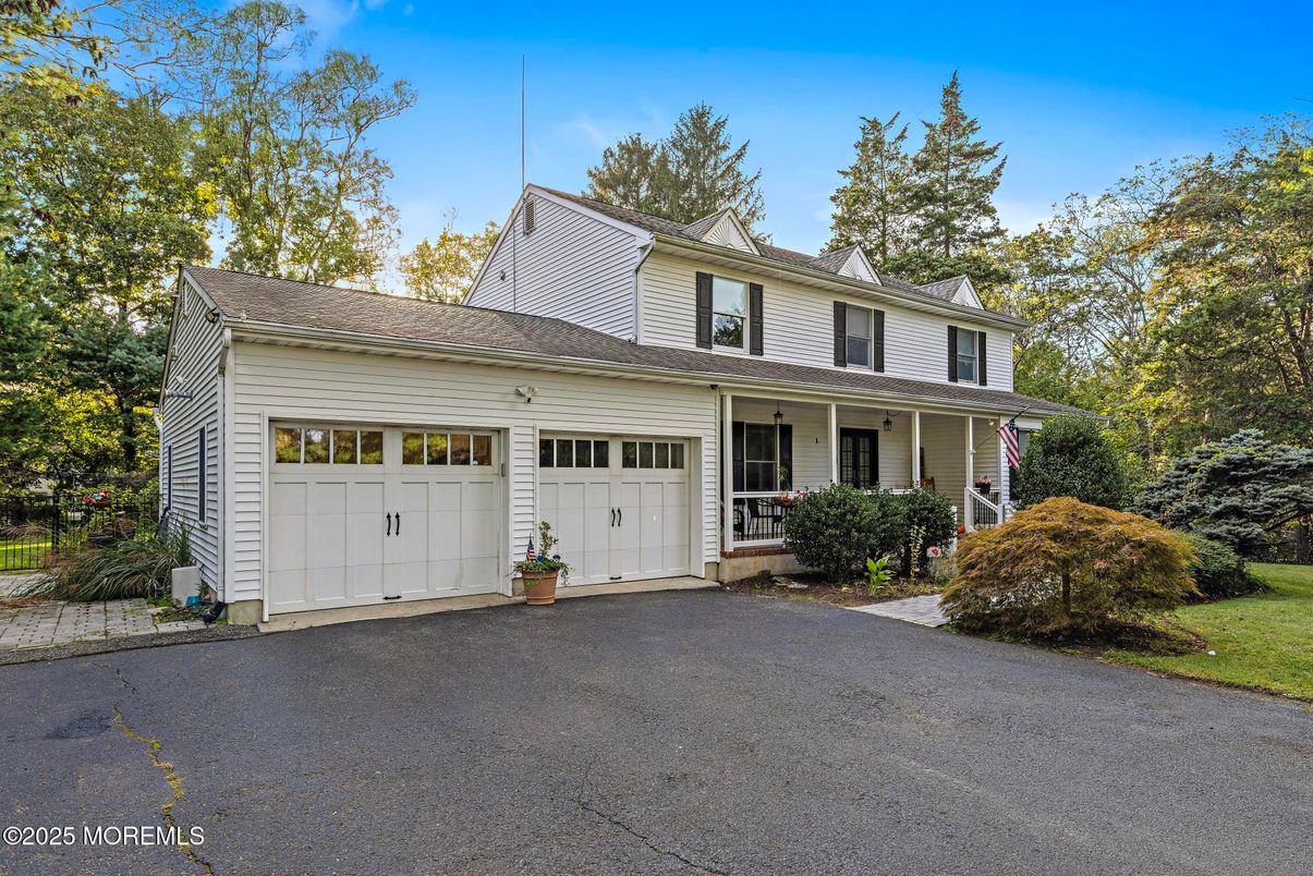 Attached, Exterior, Facade, Farmhouse