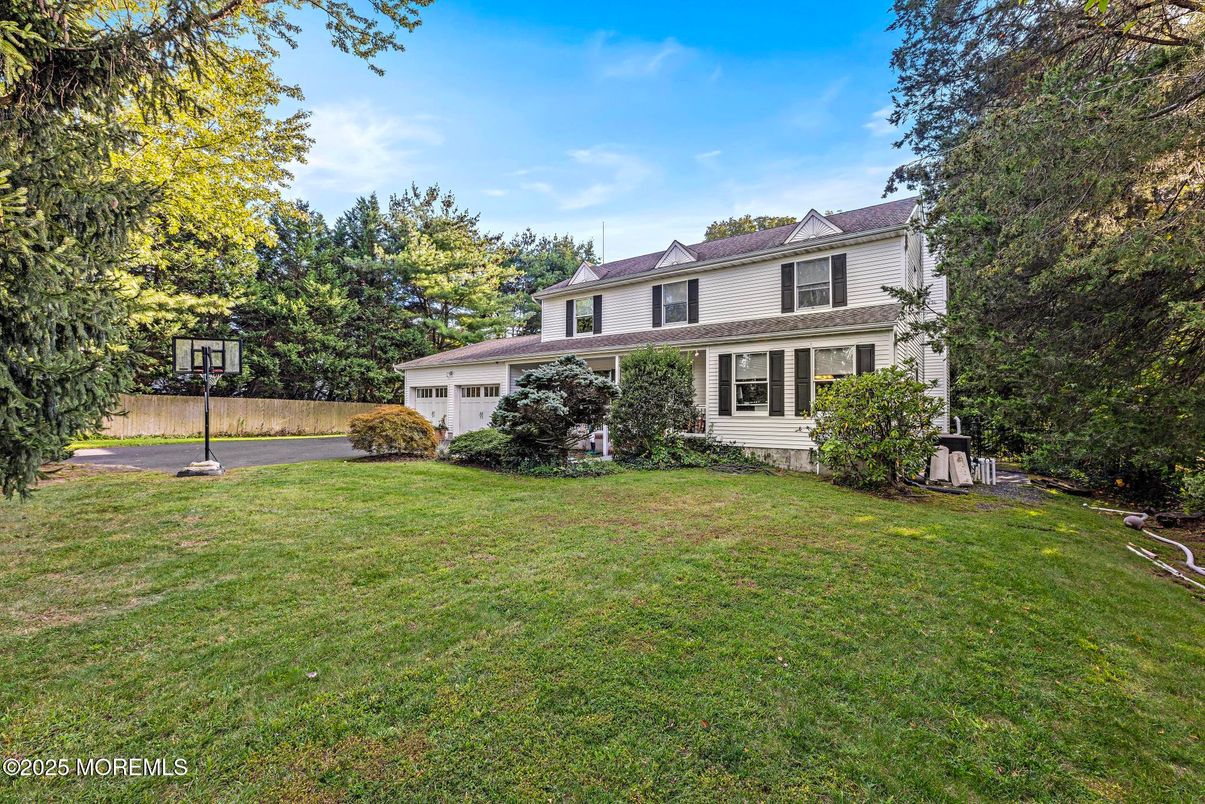 Attached, Backyard, Exterior, Facade, Queen Anne Victorian
