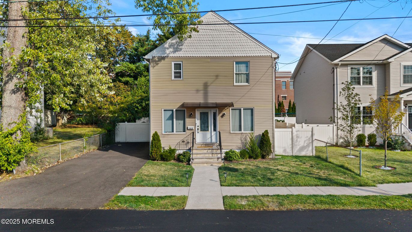 Exterior, Facade, American Foursquare