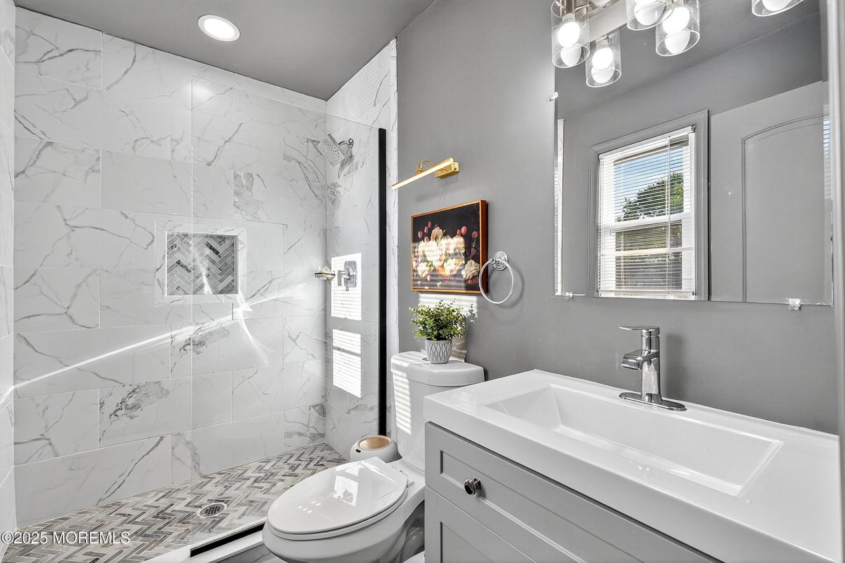 Bathroom, Interior, Marble Walls, Recessed Lighting