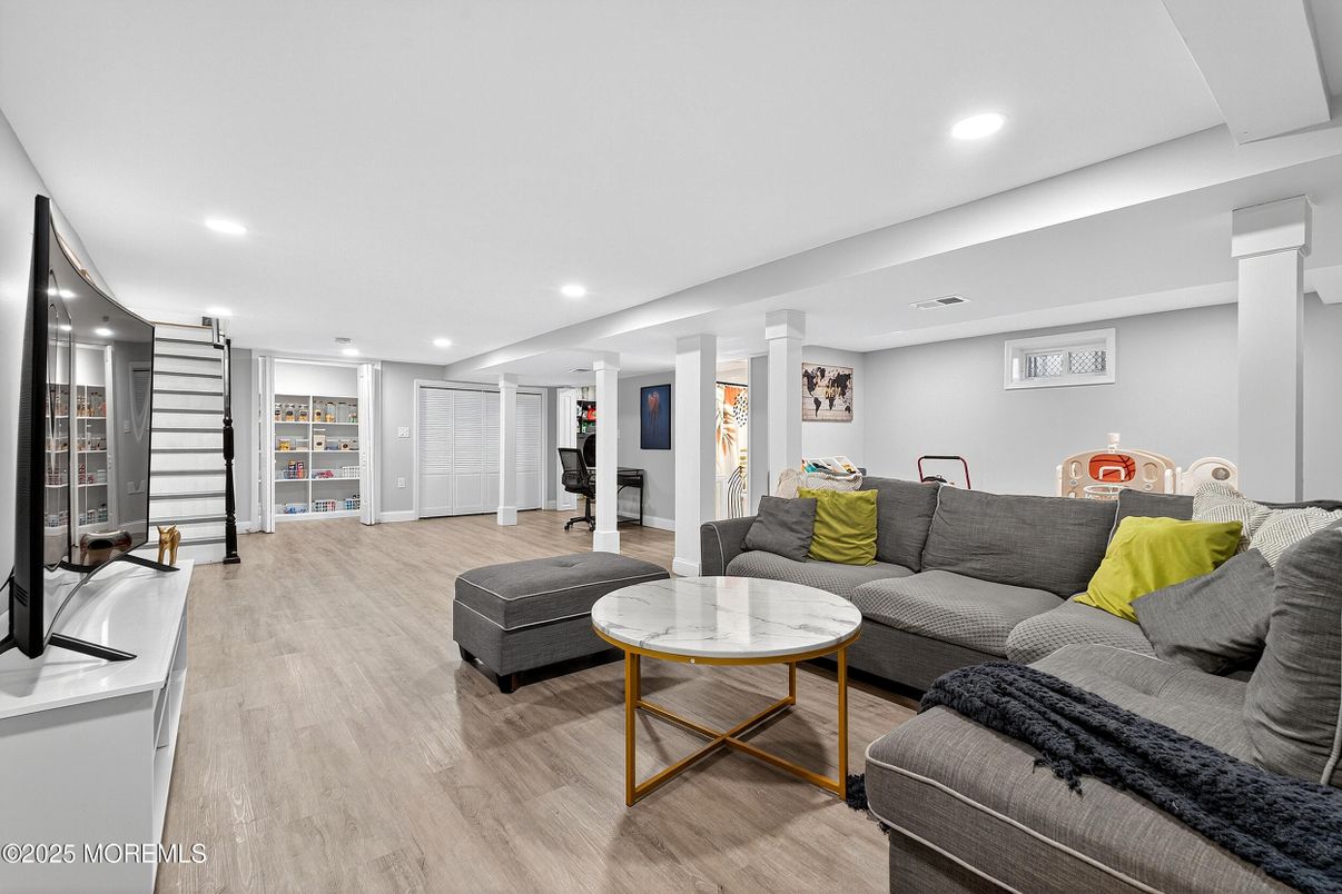 Interior, Living room, Recessed Lighting, Wood Texture Flooring