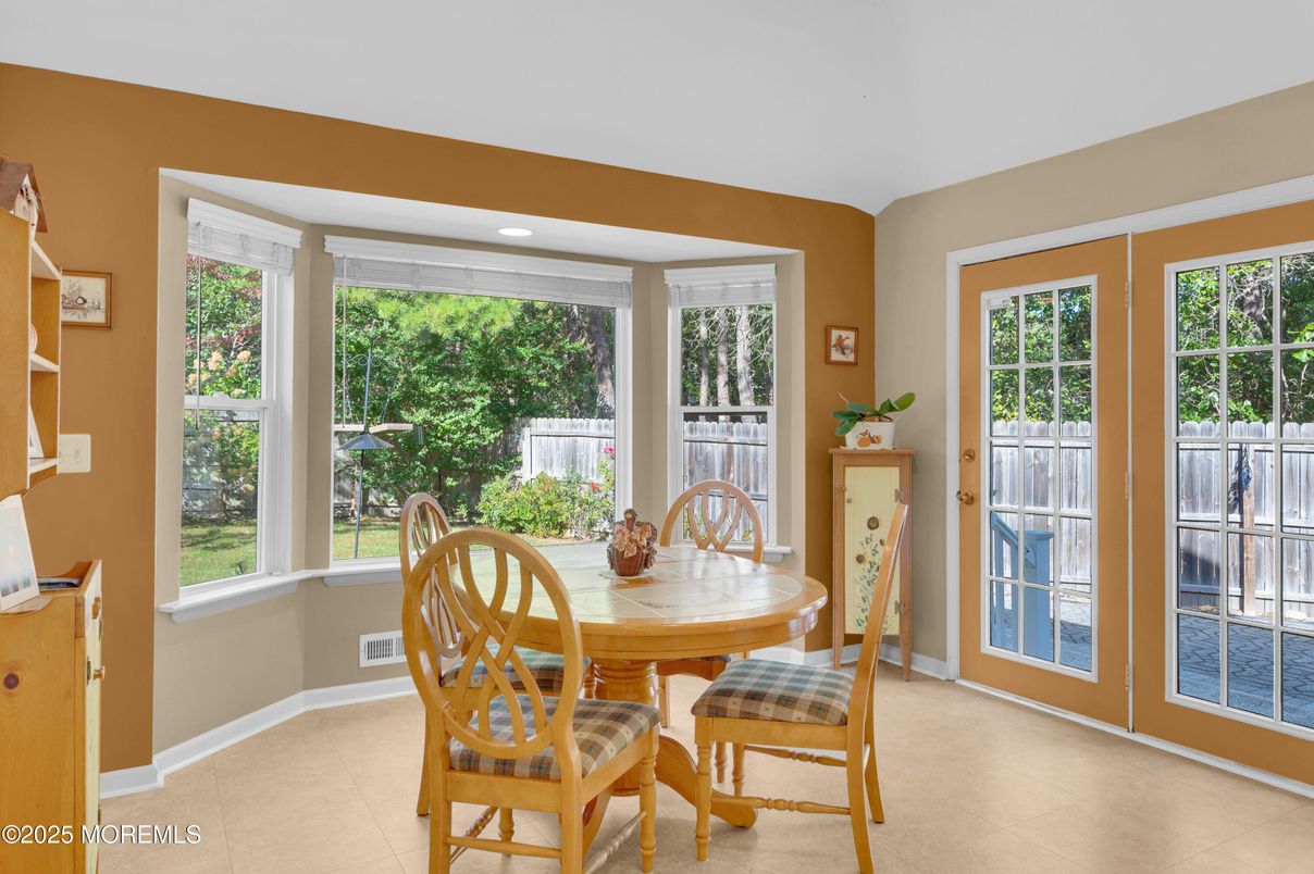 Dining room, Interior, Recessed Lighting