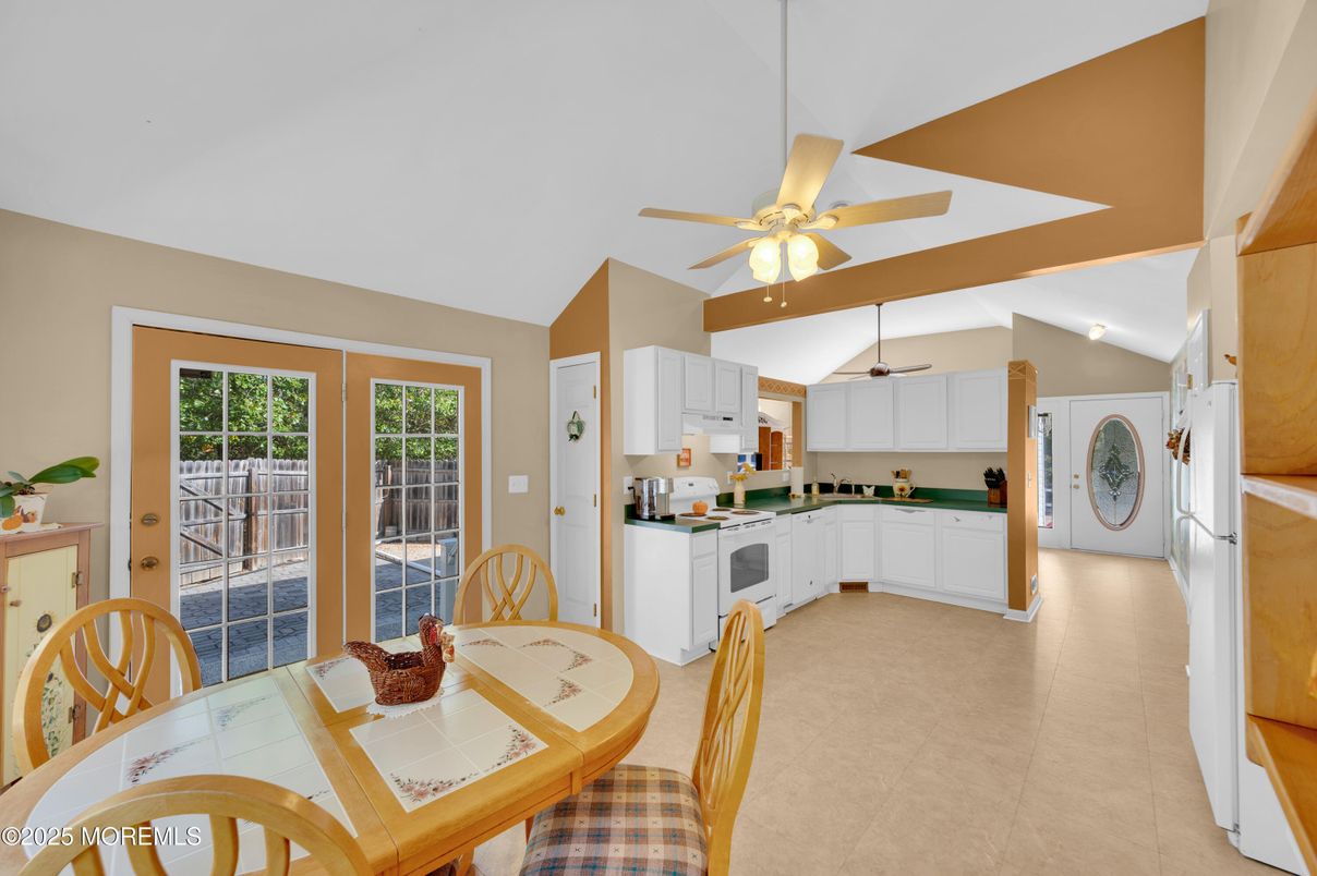 Dining room, Interior, Kitchen, Washer