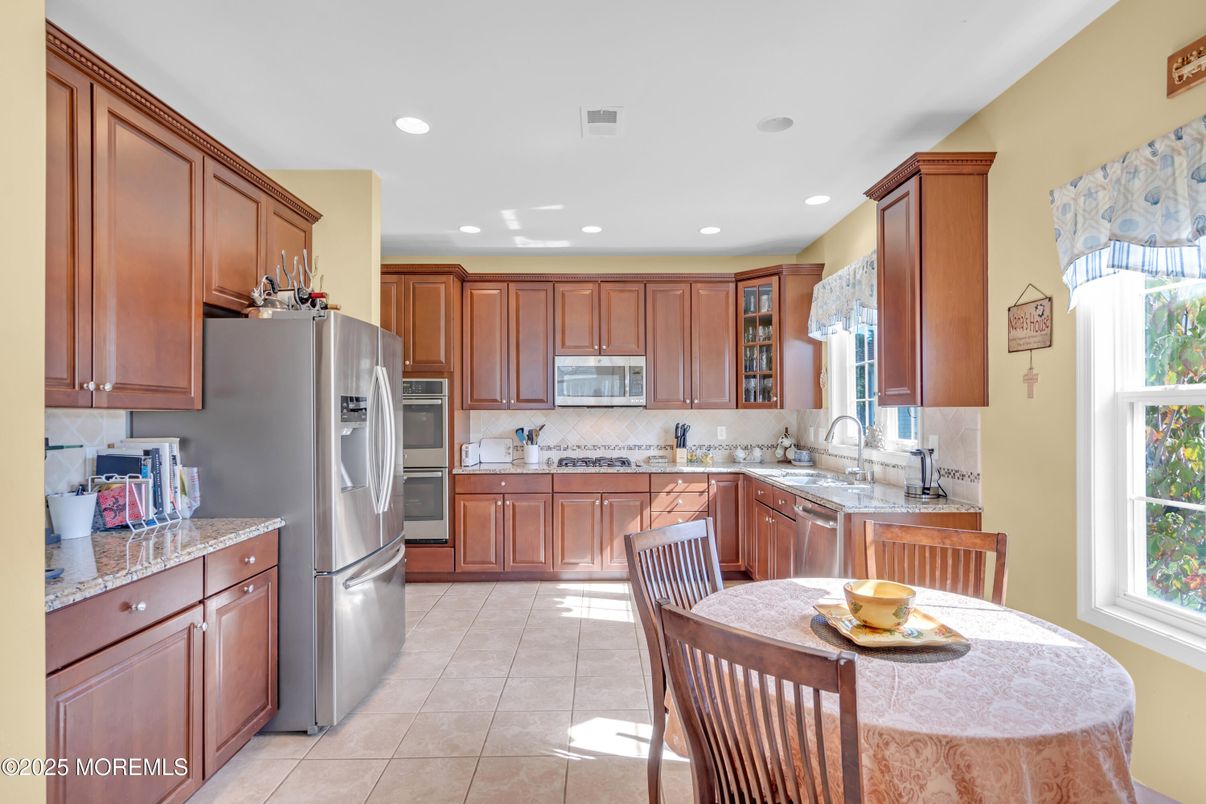 Dining room, Interior, Kitchen, Recessed Lighting, Stainless Steel Appliances