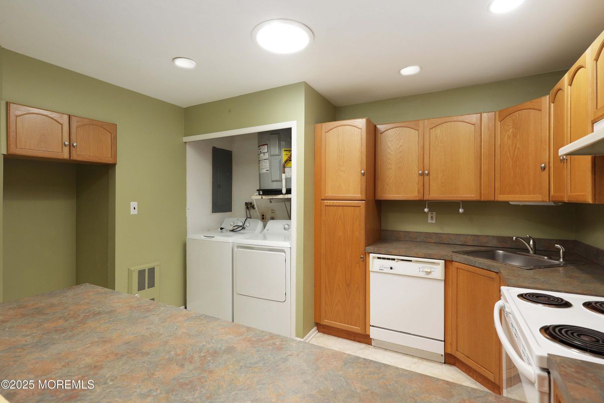 Interior, Kitchen, Recessed Lighting, Washer
