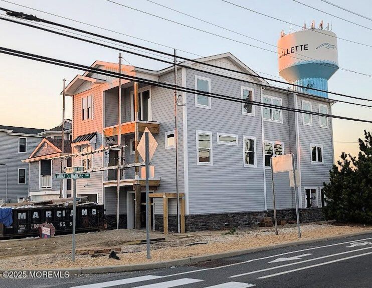 Exterior, Facade, Rowhouse