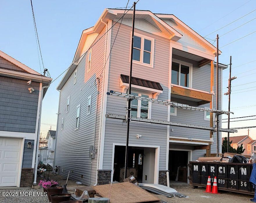 Exterior, Facade, Rowhouse