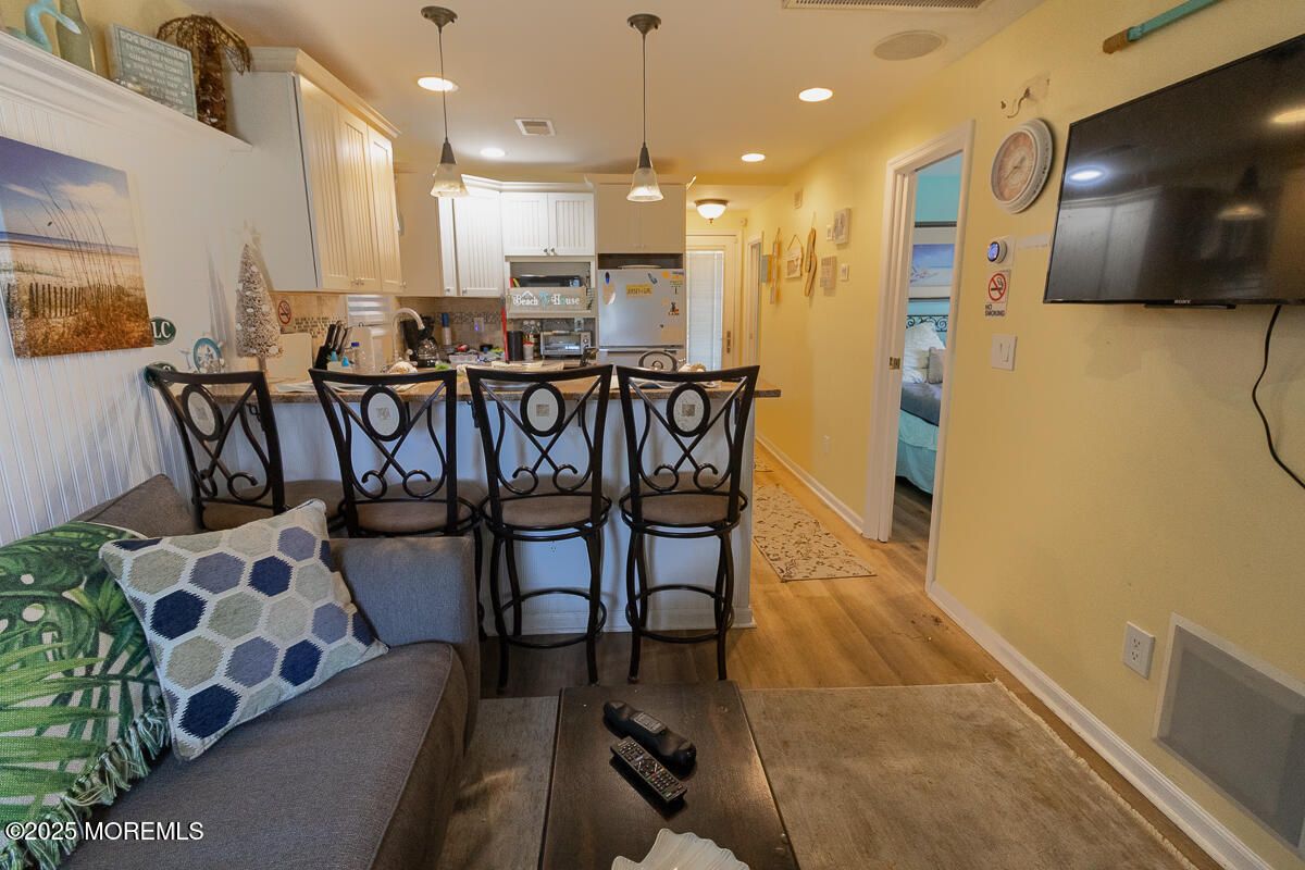 Interior, Kitchen, Pendant Lights, Recessed Lighting, Wood Texture Flooring