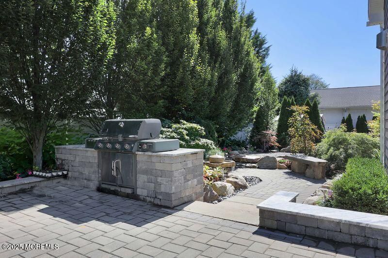 Exterior, Outdoor Kitchen