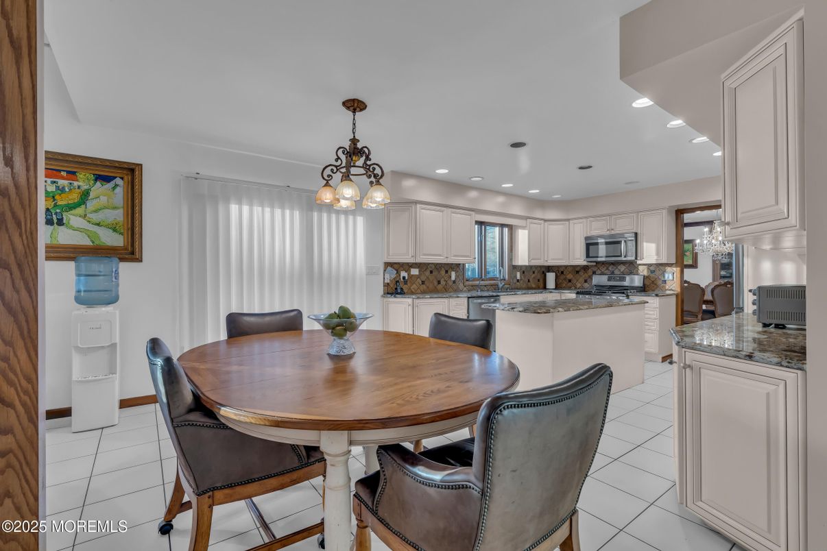 Dining room, Interior, Kitchen, Pendant Lights, Recessed Lighting, Stainless Steel Appliances