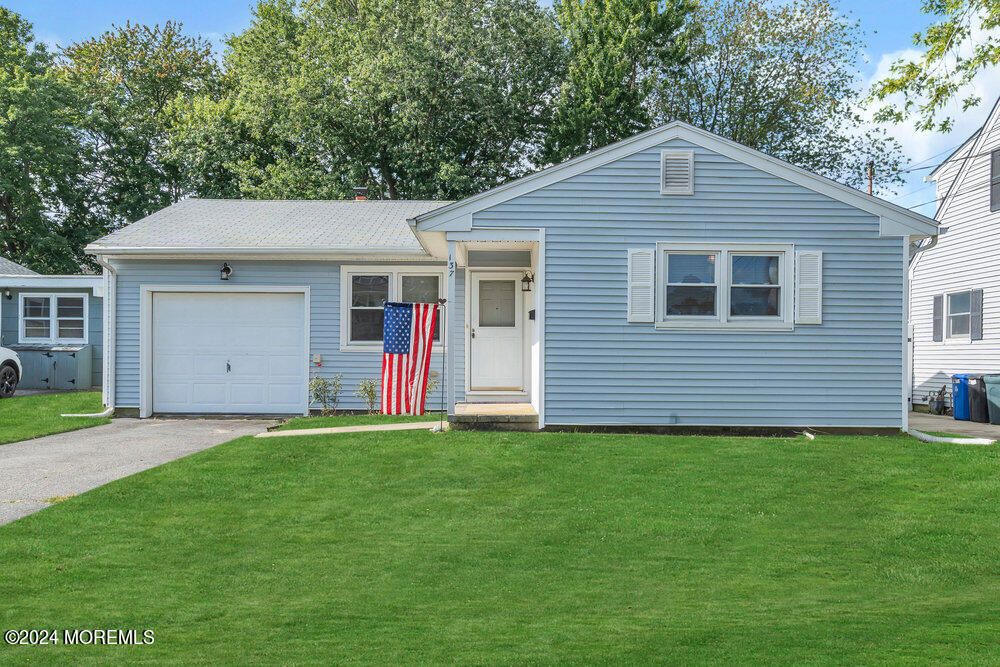 Attached, Exterior, Facade, Ranch