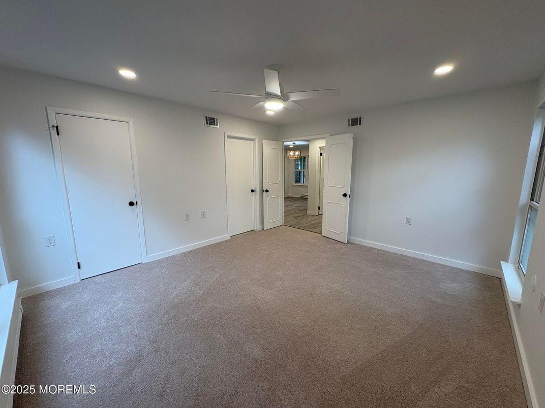 Empty room, Interior, Recessed Lighting