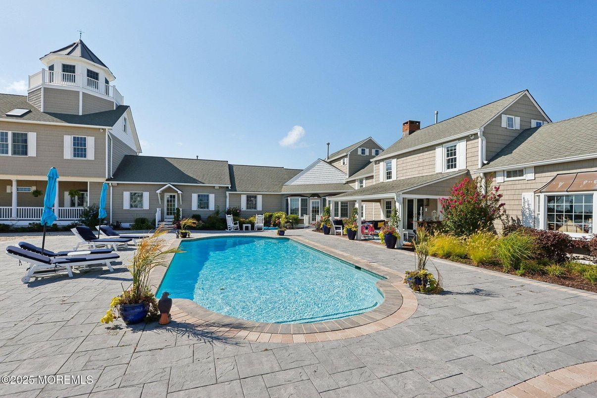 Exterior, Pool