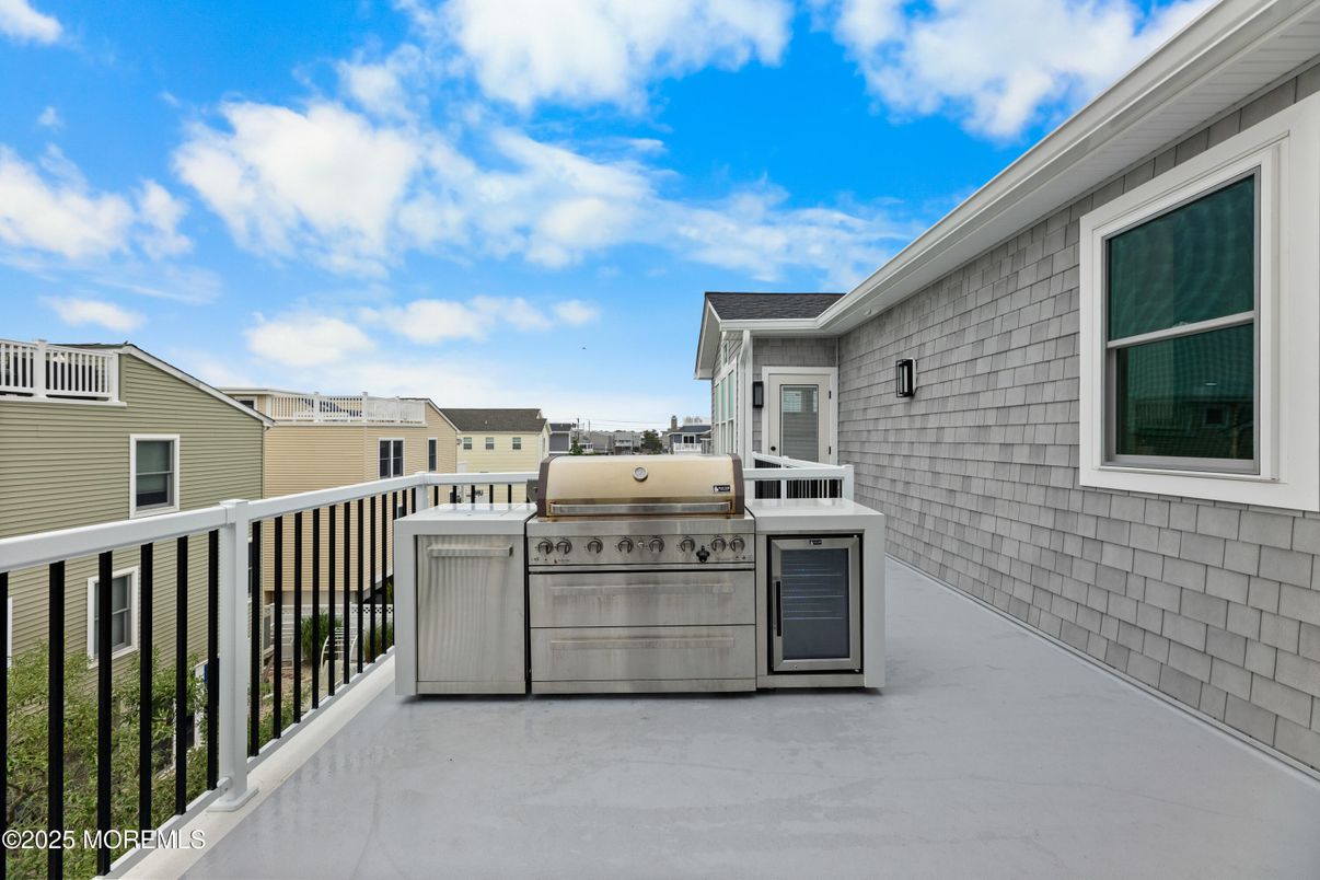 Exterior, Outdoor Kitchen