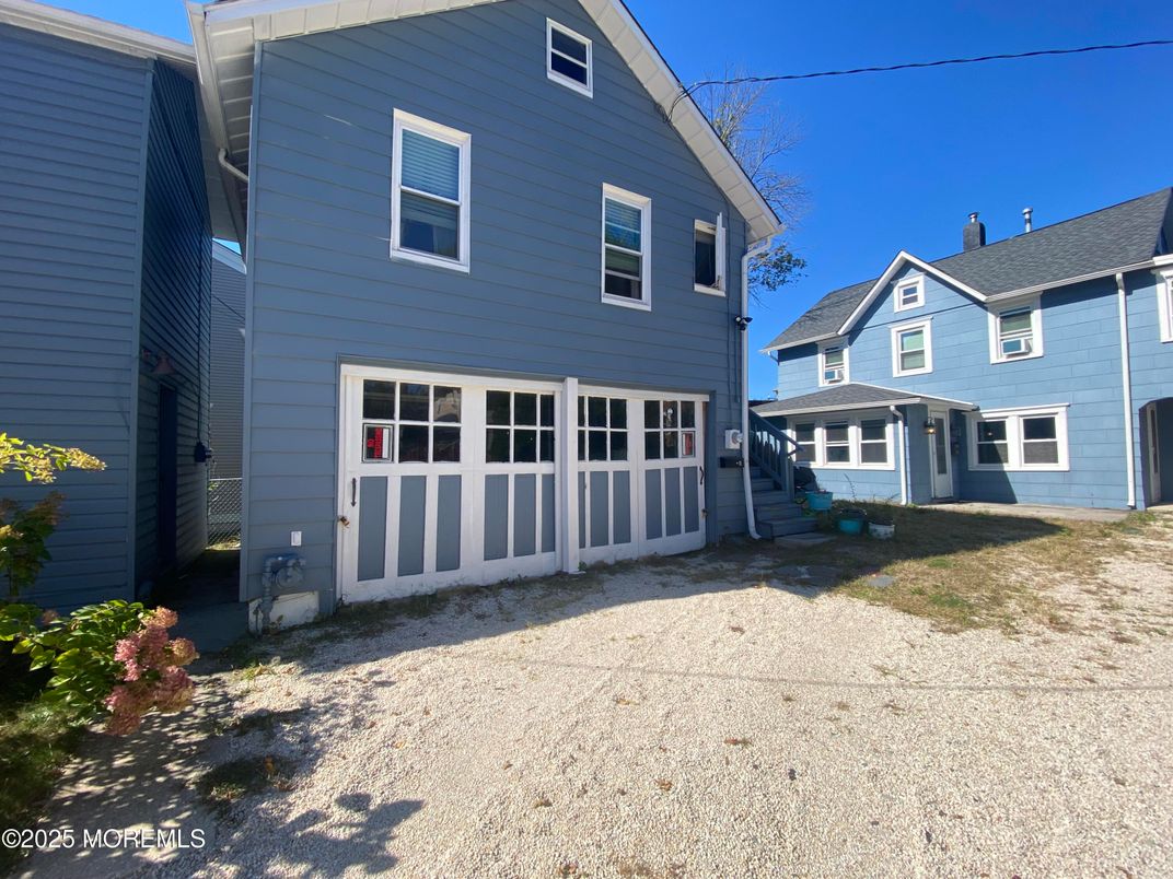 Attached, Exterior, Facade, Rowhouse