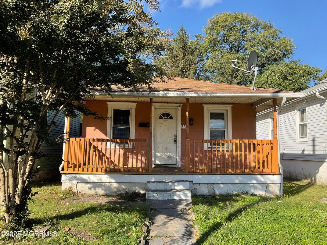 Exterior, Facade, Ranch