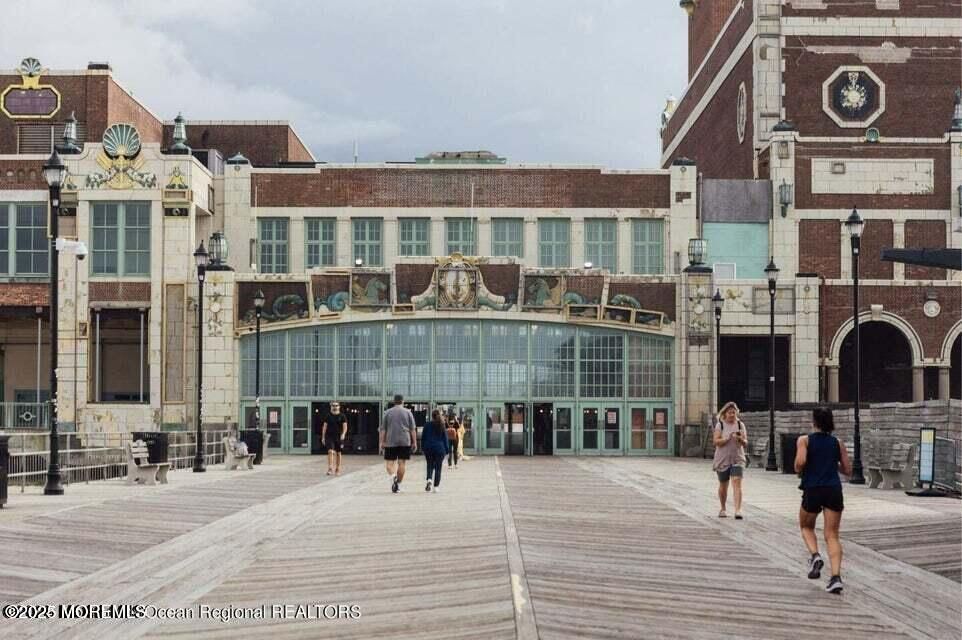 Exterior, Facade, Rowhouse