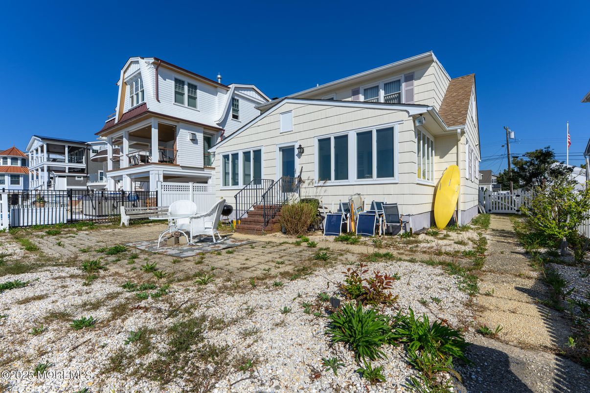 Backyard, Exterior, Facade, Queen Anne Victorian