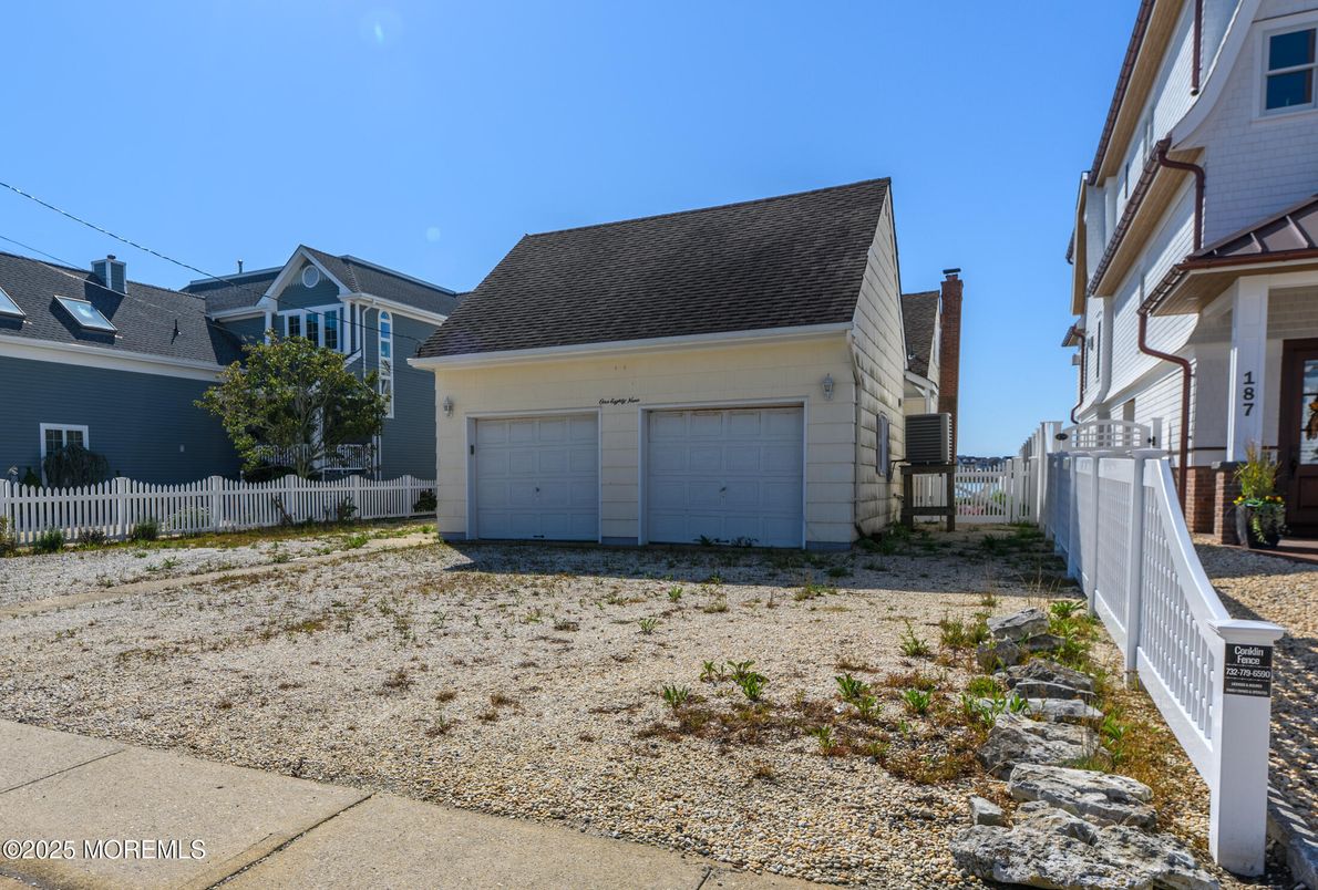 Detached Garage, Exterior