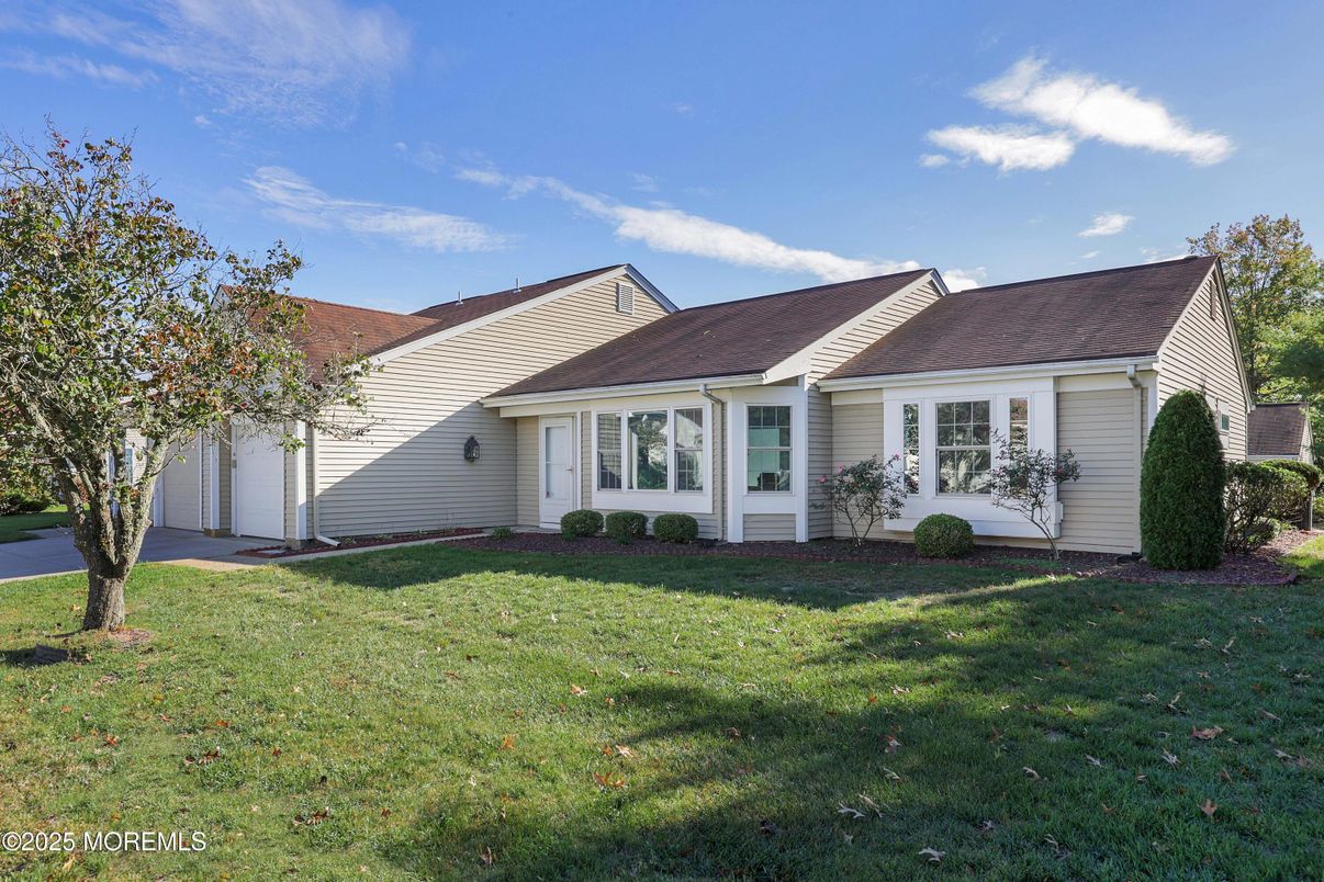 Backyard, Exterior, Facade, Cape Cod