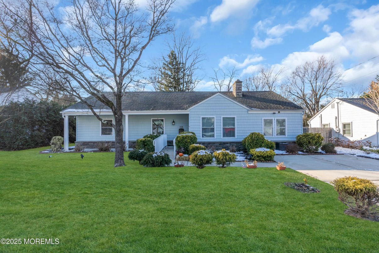 Backyard, Exterior, Facade, Ranch