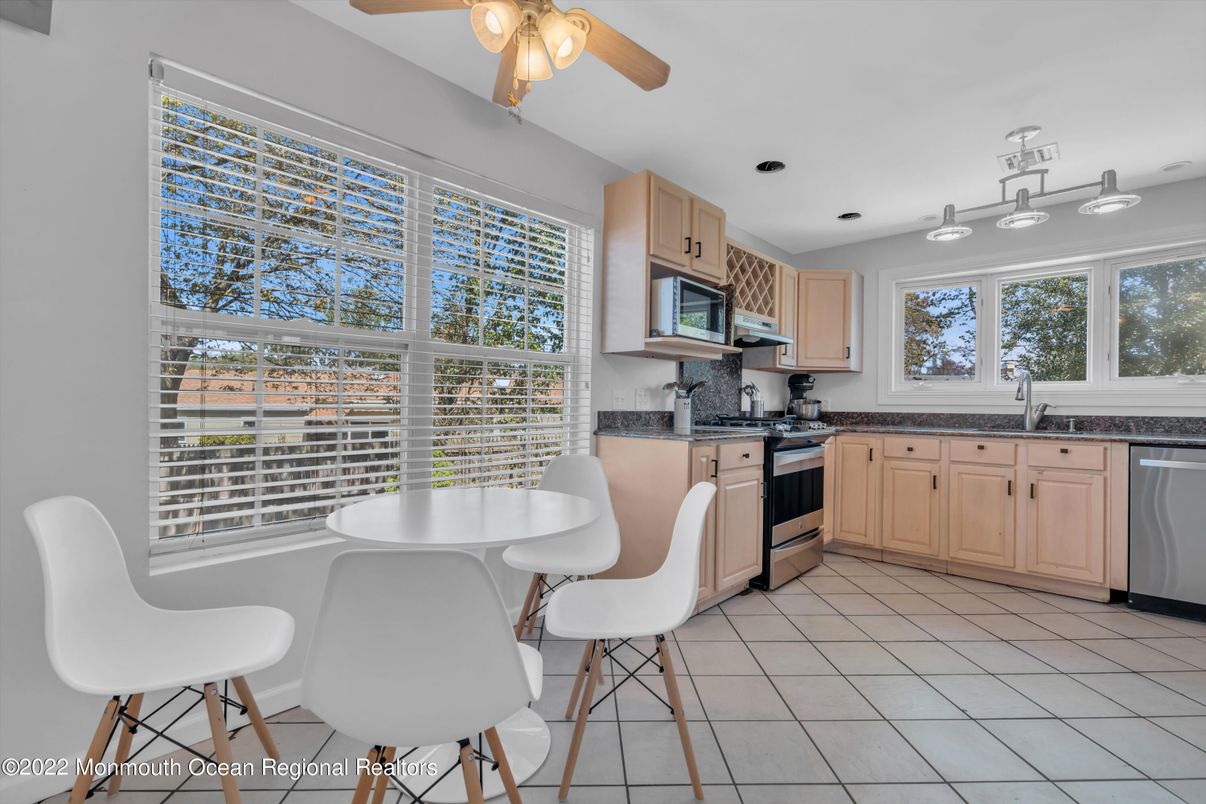 Dining room, Interior, Kitchen, Stainless Steel Appliances
