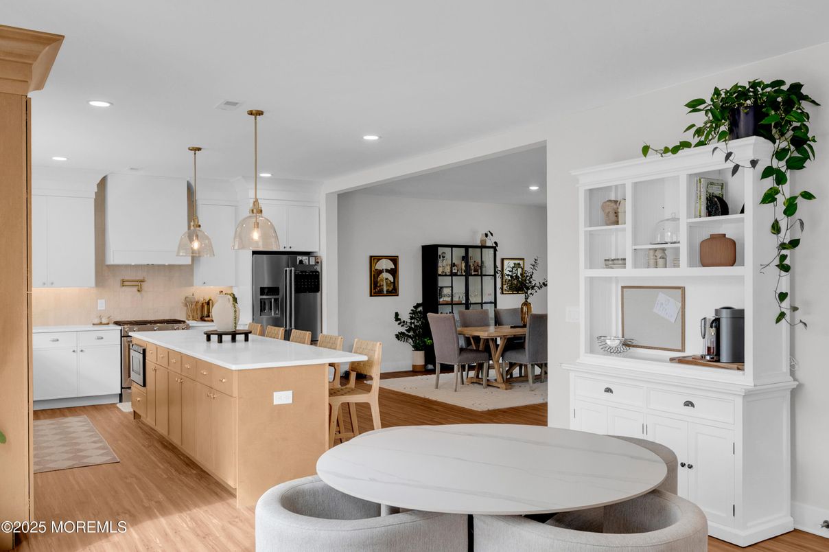 Dining room, Interior, Kitchen, Pendant Lights, Recessed Lighting, Wood Texture Flooring