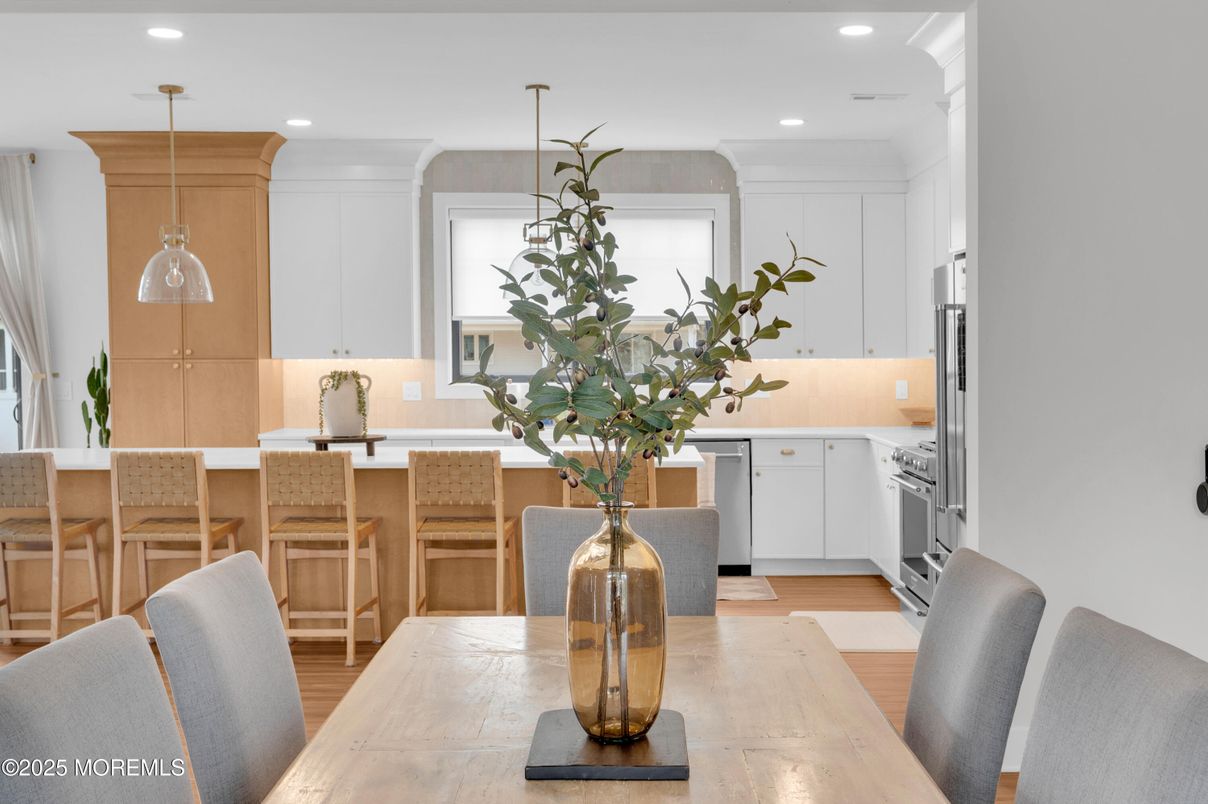 Dining room, Interior, Kitchen, Pendant Lights, Recessed Lighting, Wood Texture Flooring
