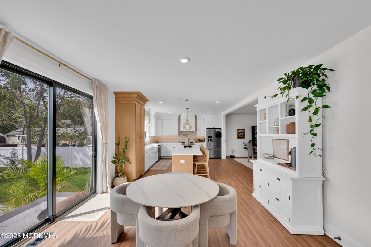 Dining room, Interior, Kitchen, Pendant Lights, Recessed Lighting, Wood Texture Flooring