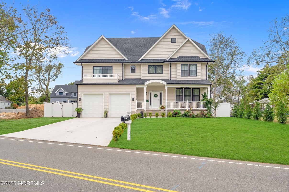 Attached, Exterior, Facade, Farmhouse