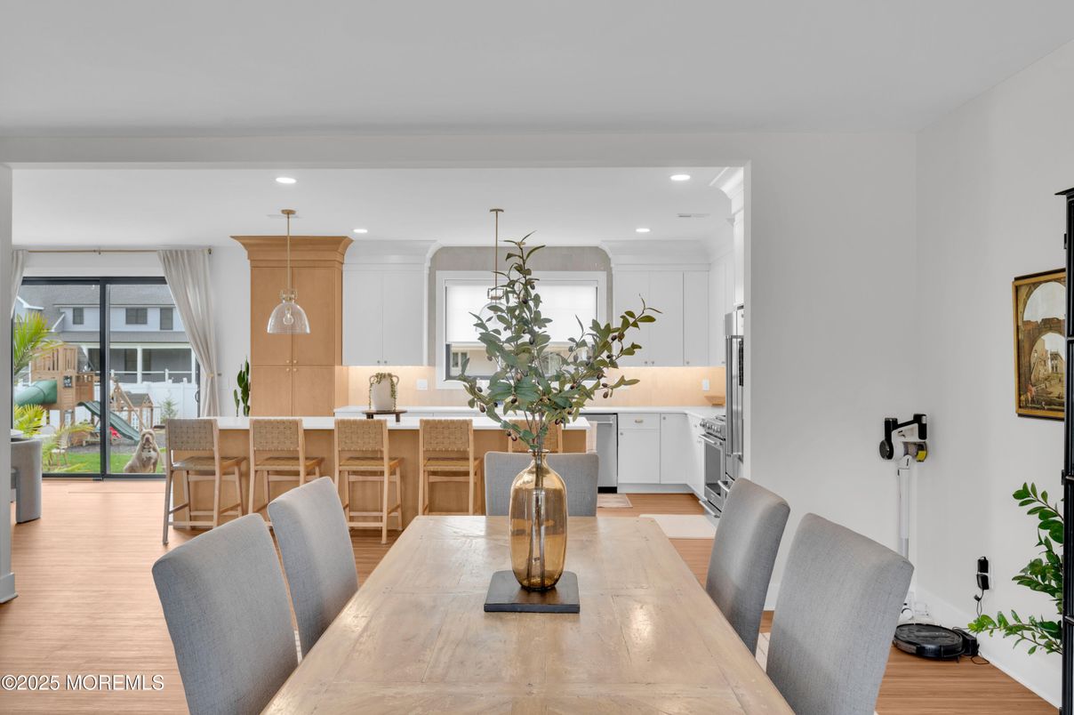 Dining room, Interior, Kitchen, Pendant Lights, Recessed Lighting, Wood Texture Flooring