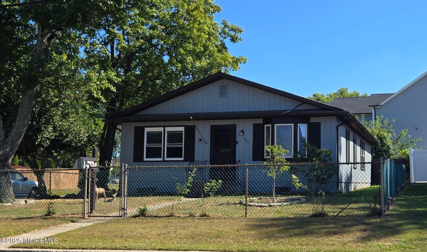 Exterior, Facade, Farmhouse