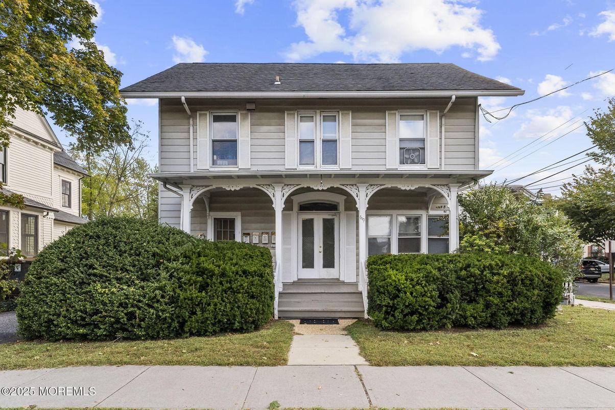 Exterior, Facade, American Foursquare