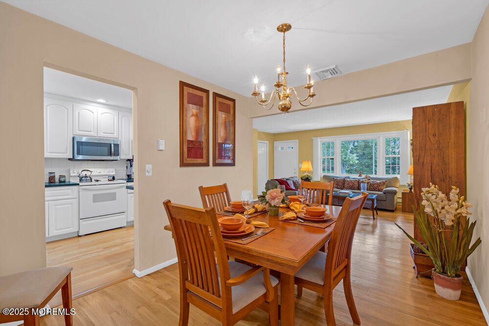 Chandelier, Dining room, Interior, Kitchen, Living room, Wood Texture Flooring